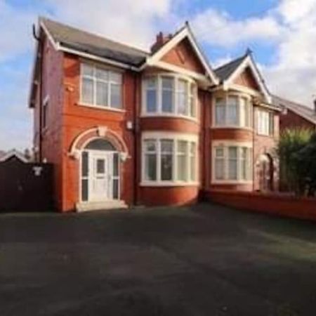 Hidden Gem W/ Parking Short Walk To Pleasure Beach Blackpool Exterior foto